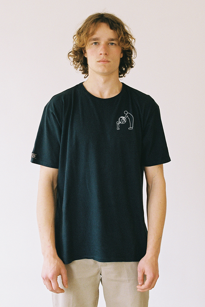 Iaios Camiseta negra - Tierra Tienda