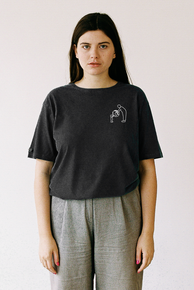 Iaios Camiseta negra - Tierra Tienda