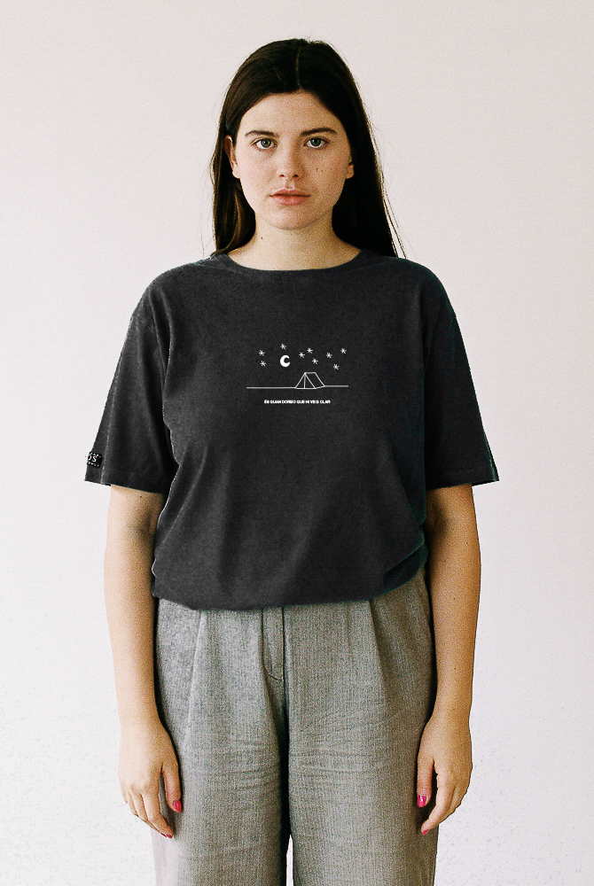 Iaios Camiseta negra - Quan dormo Mejor oferta
