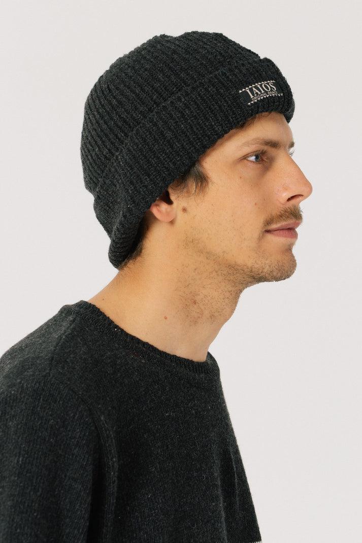Iaios Gorro negro Rebajas online