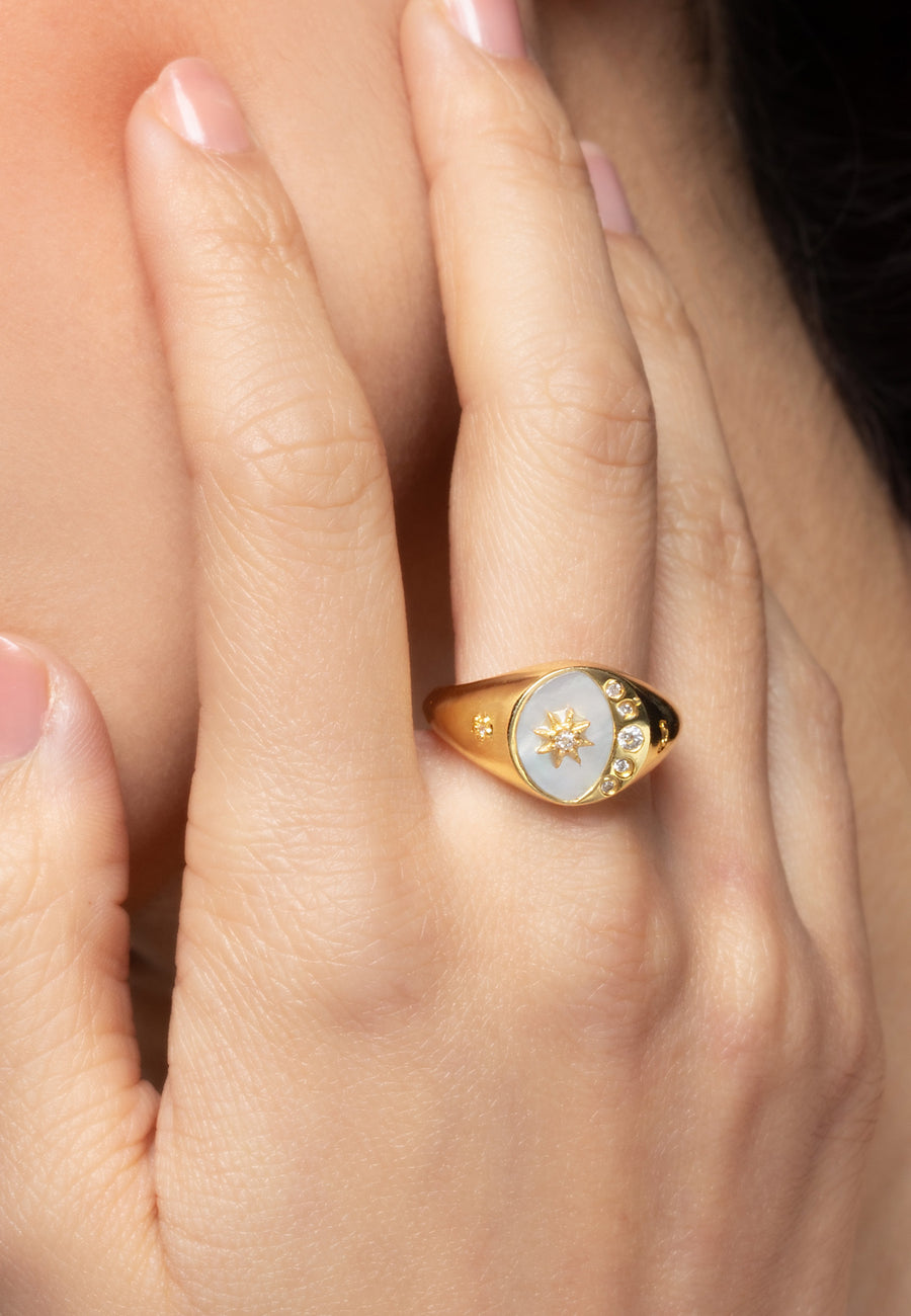 lavani Anillo Celestial Signet Solo hoy