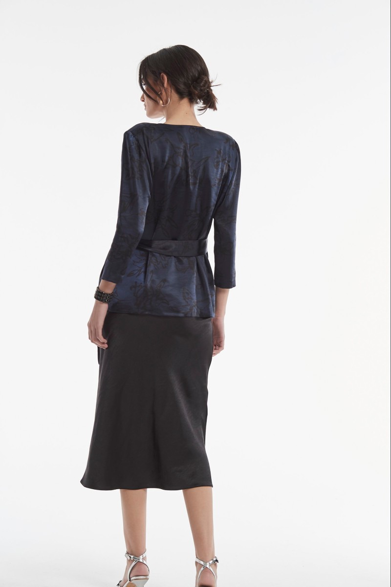 oky coky TOP RIAD SATEN ESTAMPADO En línea