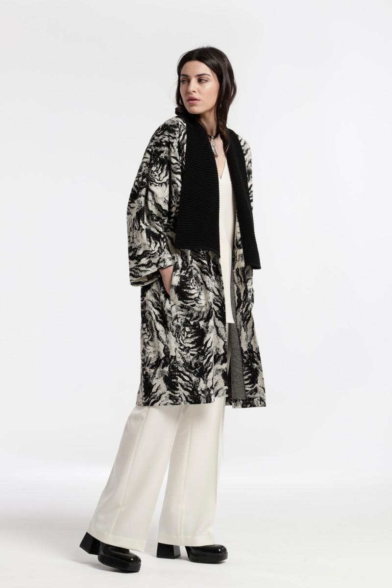 oky coky ABRIGO MANGA RANGLAN PUNTO JACQUARD FLORES Devoluciones gratuitas
