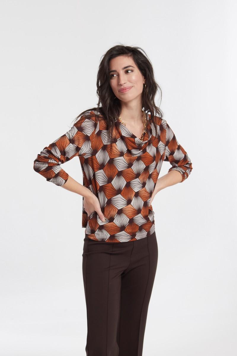 oky coky TOP CON ESCOTE FLUIDO ESTAMPADO Rebajas de fábrica