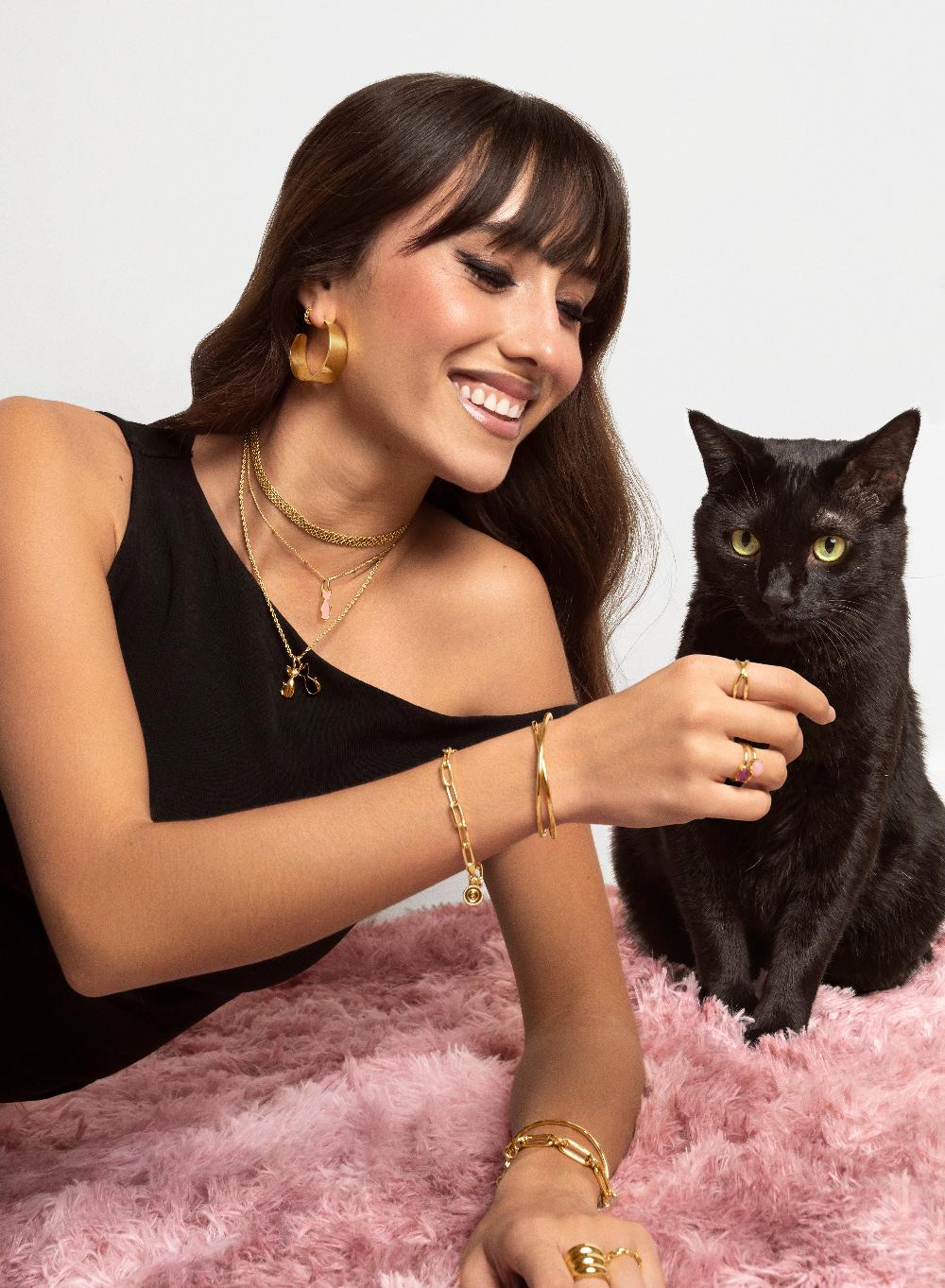 singularu Charm Salem Gato Enamel Black Baño Oro Devoluciones gratuitas