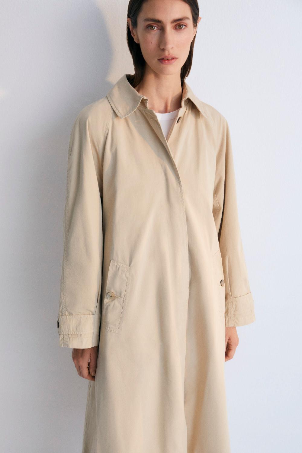 the new society Zeus Woman Trench Ahorra y exporta