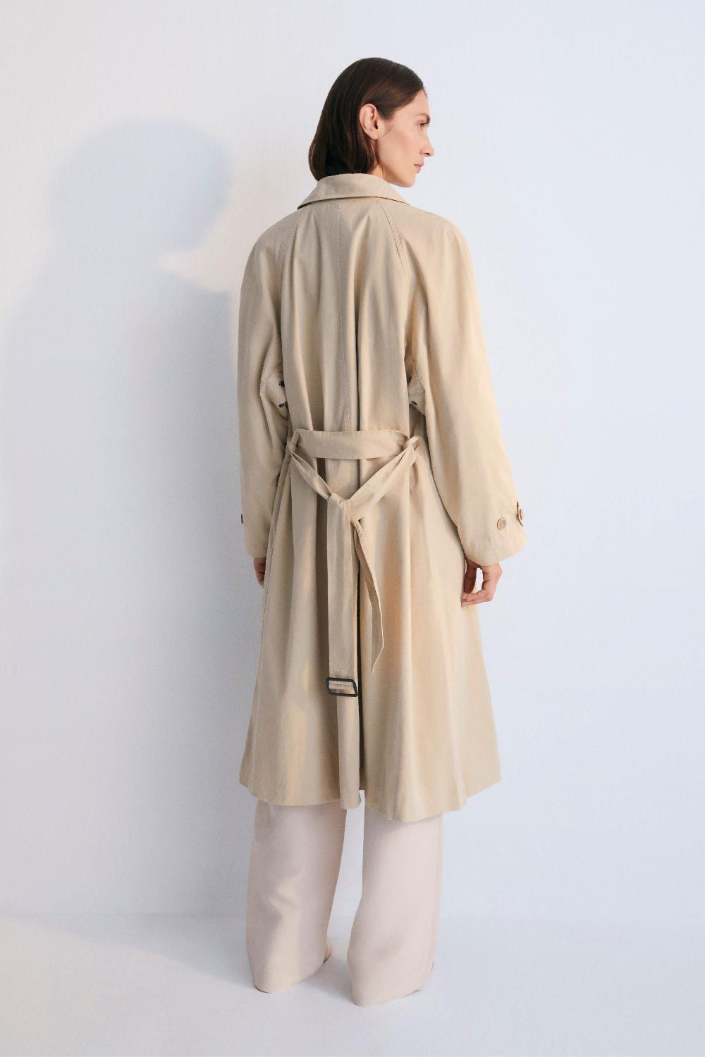 the new society Zeus Woman Trench Ahorra y exporta