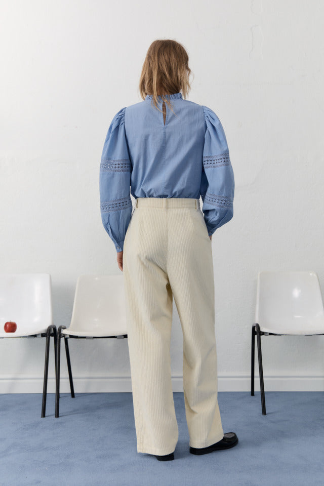 the new society North Woman Pant Vanilla Cream Envío gratis
