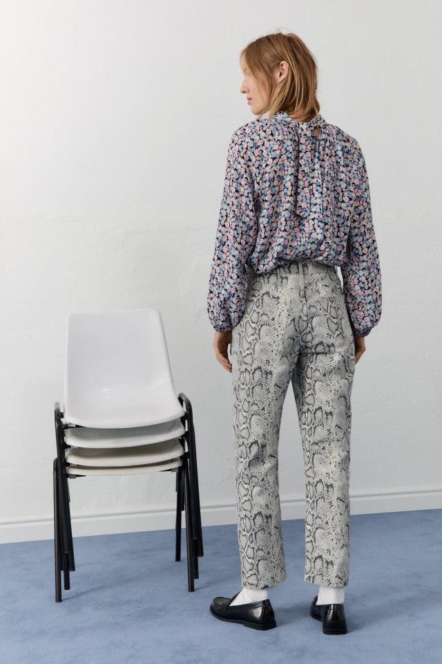 the new society Blusa de mujer de Ginebra Ahorra y exporta