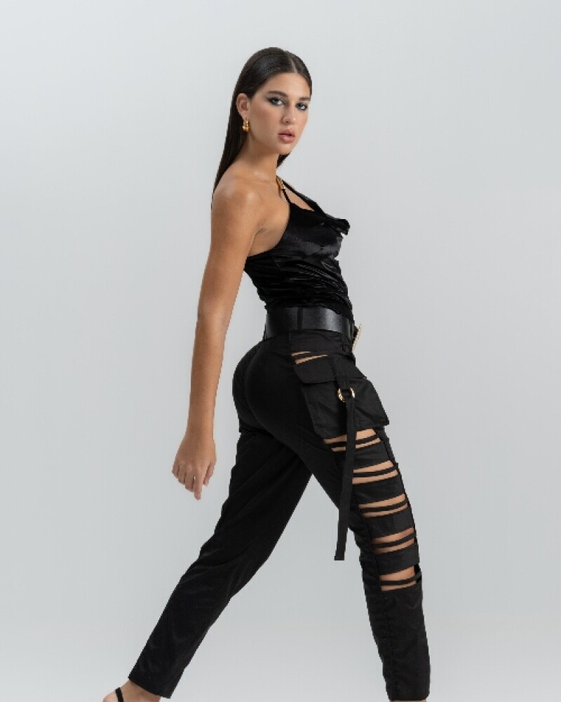 viceversa MUSCULOSA COLOR NEGRO SATINADO Superdescuento