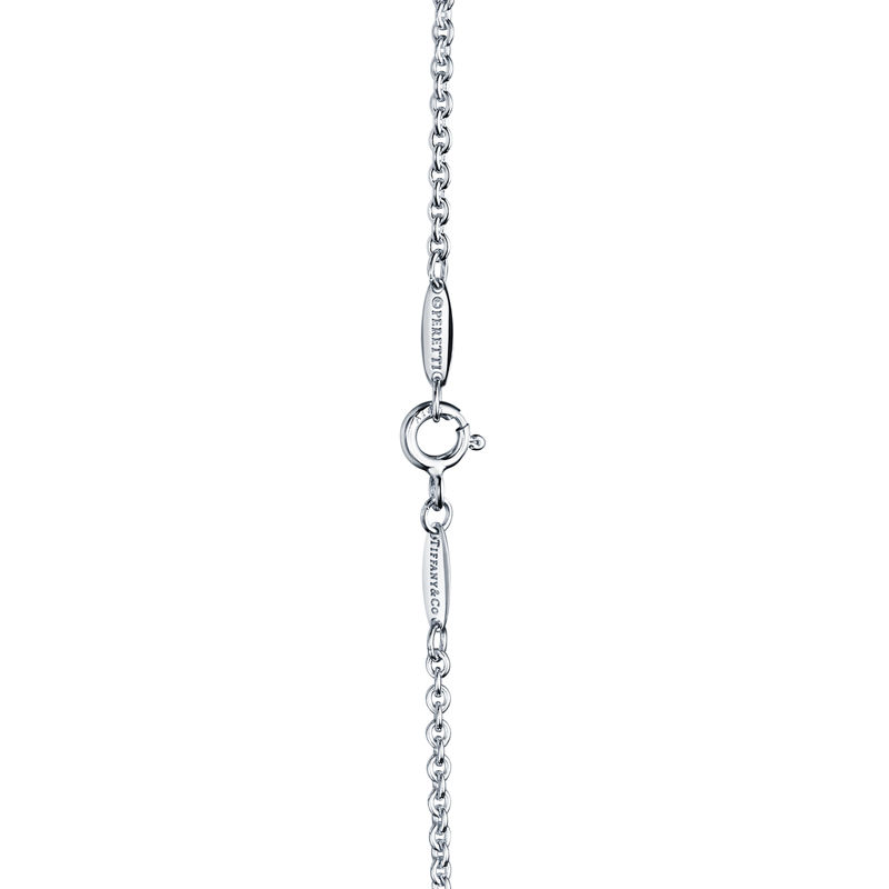 Tiffany & Co. Elsa Peretti® Pulsera con letra “A” en plata de ley Oferta exclusiva