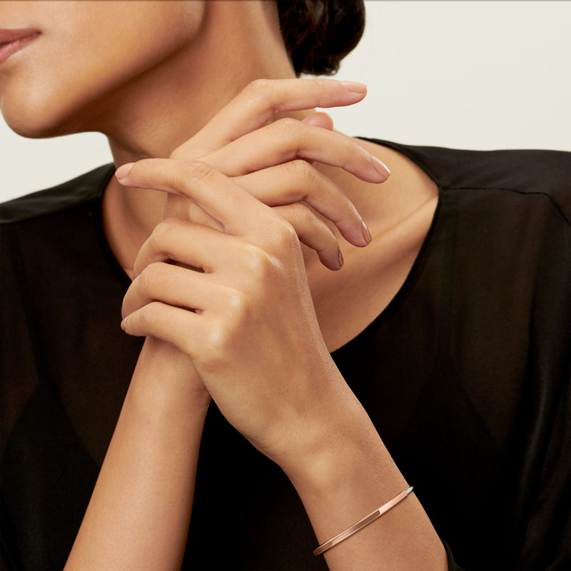 Tiffany & Co. Tiffany Lock Brazalete estrecho de oro rosa y blanco Ofertas de temporada