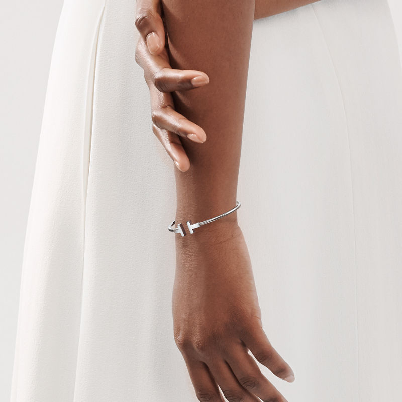 Tiffany & Co. Tiffany T Pulsera Wire estrecha de oro blanco Rebajas de fin de temporada