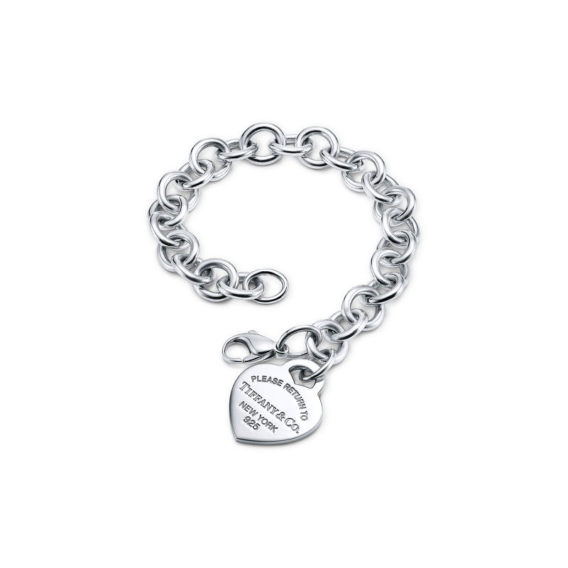 Tiffany & Co. Return to Tiffany™ Pulsera con charm de insignia de corazón en plata Gran oferta