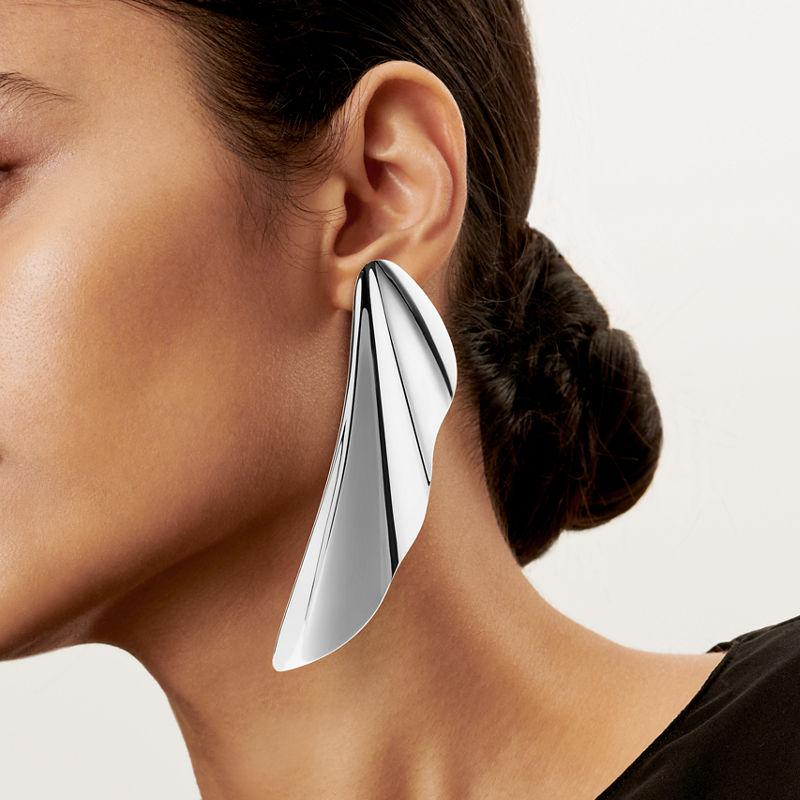 Tiffany & Co. Elsa Peretti® Pendientes High Tide de plata de ley Promoción por tiempo limitado