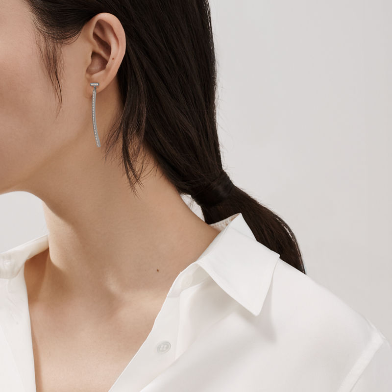 Tiffany & Co. Tiffany T Pendientes estilo barra de diamantes de oro blanco Precios de Black Friday
