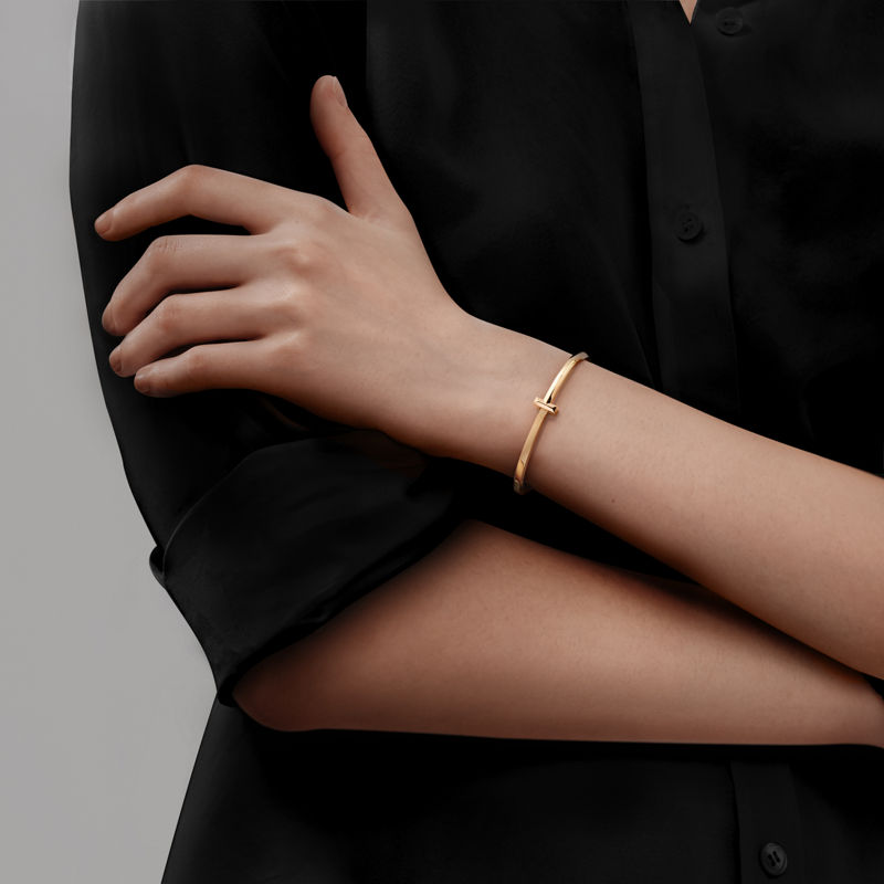 Tiffany & Co. Tiffany T T1 Pulsera con bisagra estrecha de oro amarillo ÚLTIMAS EDICIONES