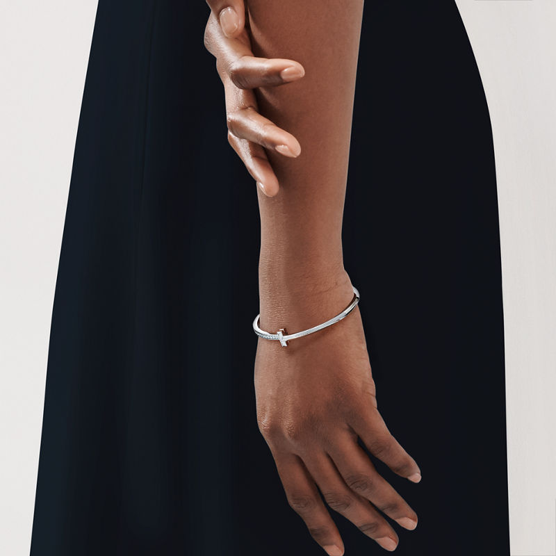 Tiffany & Co. Tiffany T T1 Brazalete articulado estrecho de diamantes de oro blanco Solo queda un día