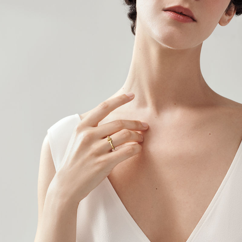 Tiffany & Co. Tiffany T Anillo Wire de oro amarillo Tienda de fábrica