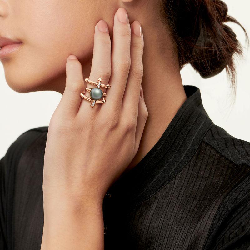 Tiffany & Co. Tiffany Titan by Pharrell Williams Anillo de perla de Tahití y oro con diamantes Liquidación