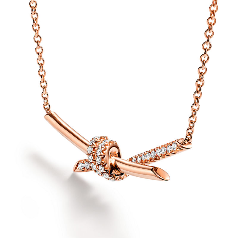 Tiffany & Co. Tiffany Knot Colgante en oro rosa con diamantes Oferta especial de fábrica