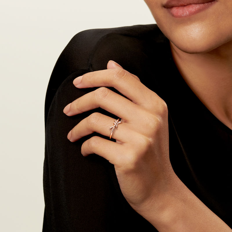 Tiffany & Co. Tiffany Knot Anillo en oro rosa con diamantes Promoción trimestral