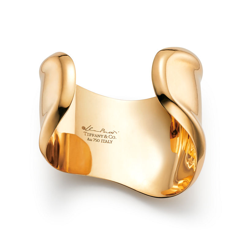 Tiffany & Co. Elsa Peretti® Brazalete Bone pequeño en oro de 18 quilates Devoluciones gratuitas