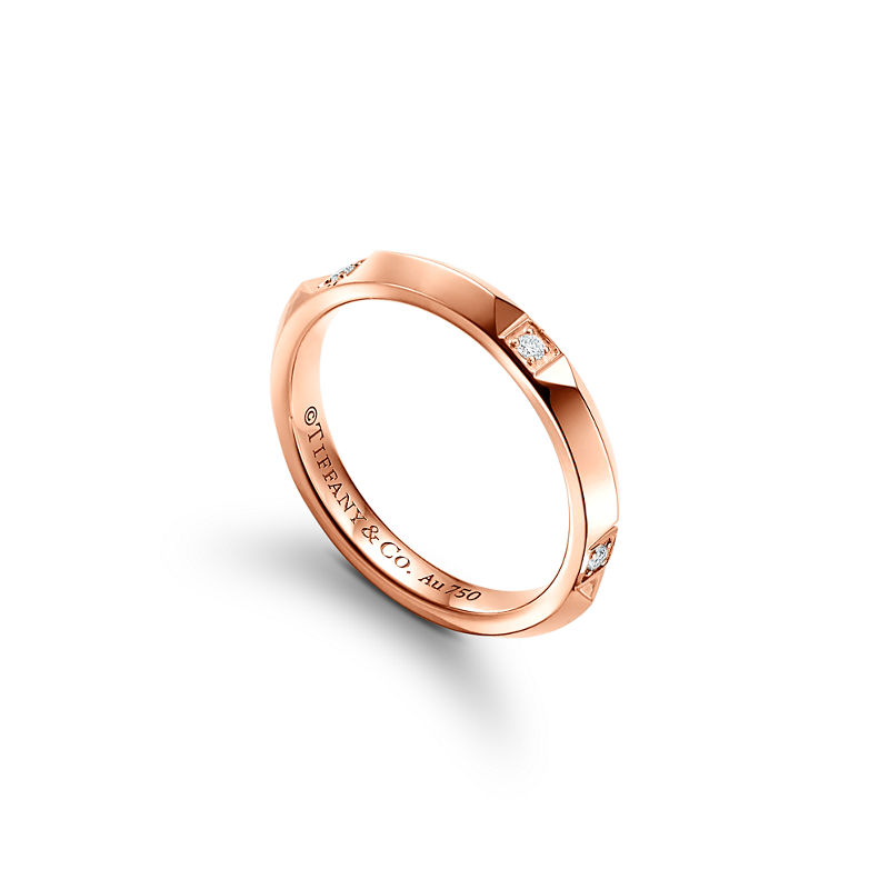 Tiffany & Co. Tiffany True™ Alianza en oro rosa de 18 quilates con diamantes 2 5 mm de ancho Ventas relámpago