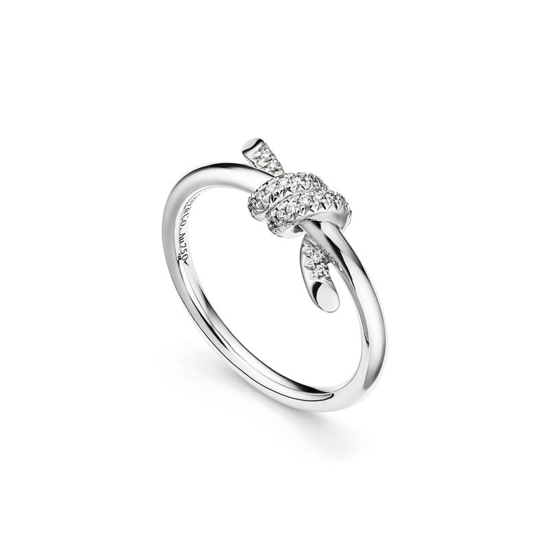 Tiffany & Co. Tiffany Knot Anillo en oro blanco con diamantes Oferta exclusiva