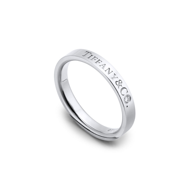 Tiffany & Co. T&CO.® Alianza en platino con un diamante Superdescuento
