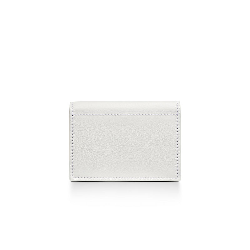 Tiffany & Co. T&CO. Tarjetero de solapa de piel color blanco Liquidación