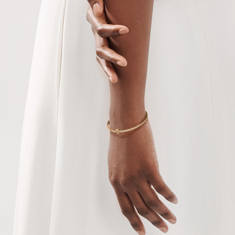 Tiffany & Co. Tiffany T Brazalete Wire articulado de diamantes de oro amarillo Descuentos del mes