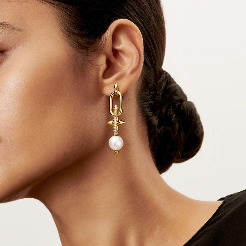 Tiffany & Co. Tiffany Titan by Pharrell Williams Pendientes de perlas de oro amarillo con diamantes Outlet