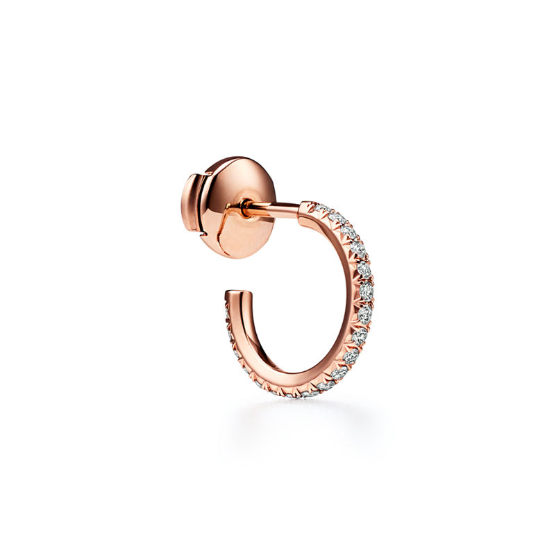 Tiffany & Co. Tiffany Metro Pendientes de aro en oro rosa con diamantes tamaño pequeño Rebajas de fábrica