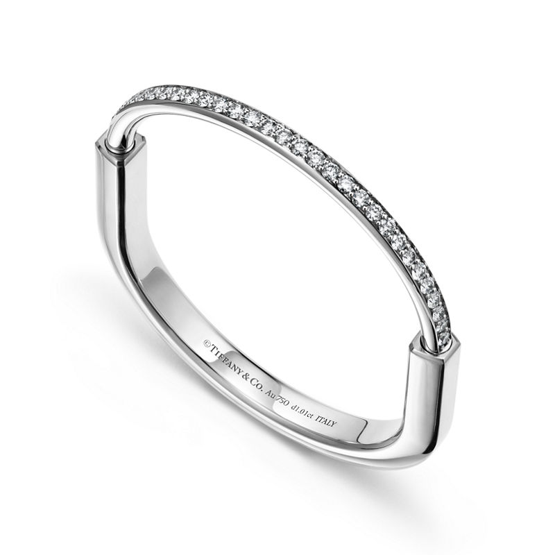 Tiffany & Co. Tiffany Lock Brazalete en oro blanco con medio pavé de diamantes Rebajas de fin de temporada