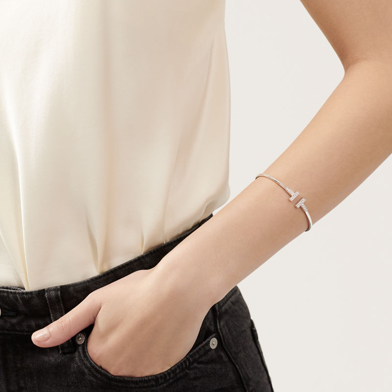Tiffany & Co. Tiffany T Pulsera Wire de diamantes de oro blanco En línea