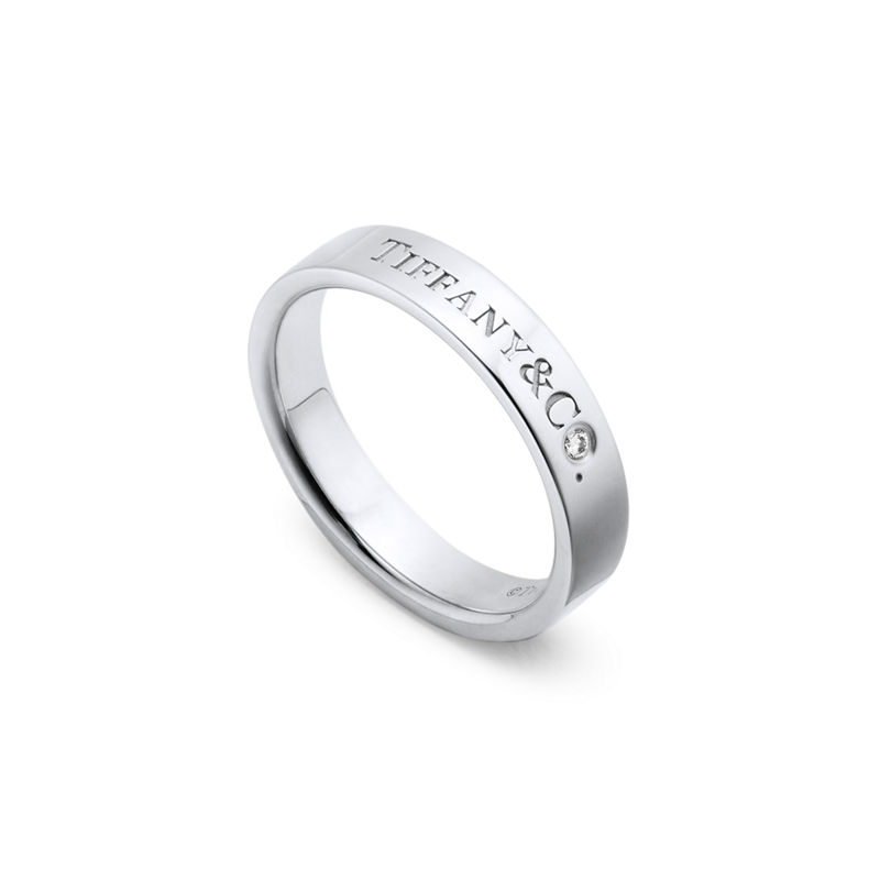 Tiffany & Co. T&CO.® Alianza en platino con un diamante Ofertas especiales