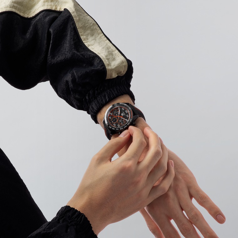 TAG Heuer TAG Heuer Carrera Chronograph x Porsche Orange Racing Automático 44 mm Acero con revestimiento de DLC CBN2A1M.FC6526 COMPRAR AHORA
