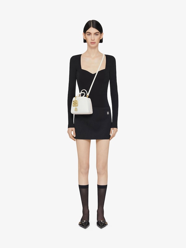 Givenchy Nano Antigona Cube bag in leather with charm Tienda