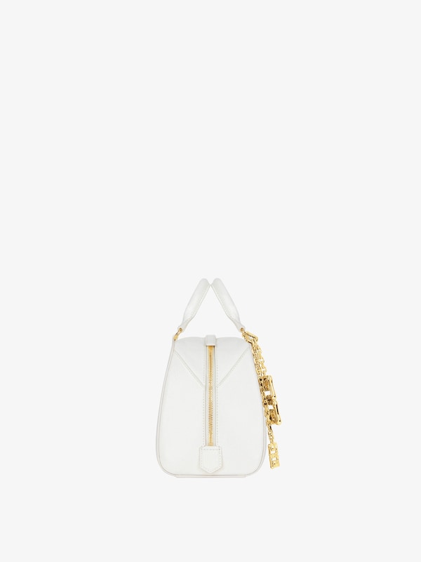 Givenchy Nano Antigona Cube bag in leather with charm Tienda