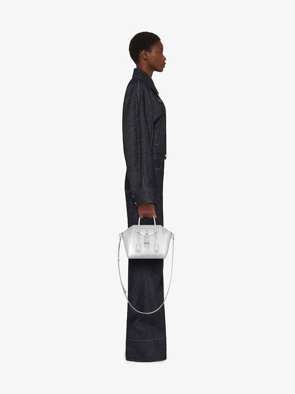 Givenchy Mini Antigona Lock bag in metallized leather Mejor oferta