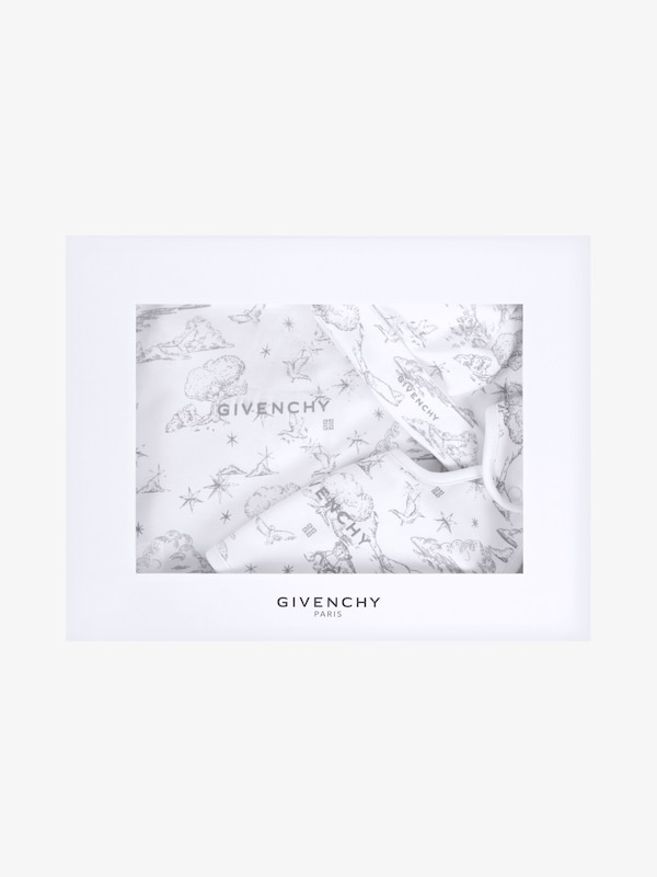 Givenchy Pyjamas bib and beanie in toile de Jouy gift set Envío internacional gratuito
