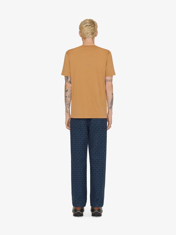 Givenchy Slim fit t-shirt in cotton with 4G embroidery Últimos 3 días