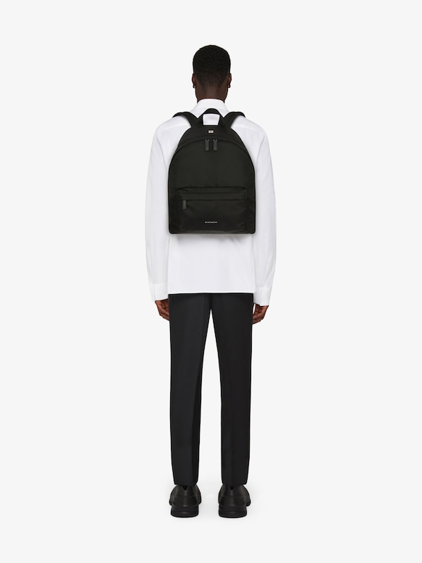 Givenchy Essential U backpack in nylon Ventas relámpago