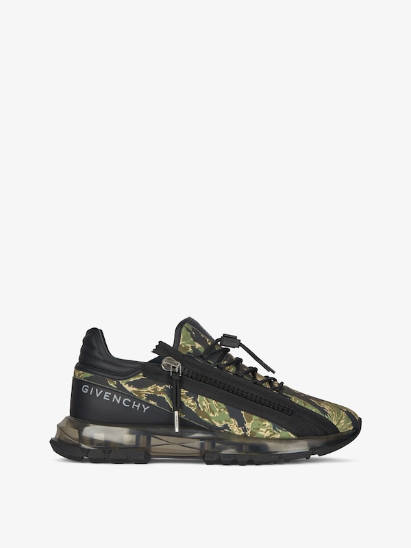 Givenchy Spectre sneakers in camo print En línea