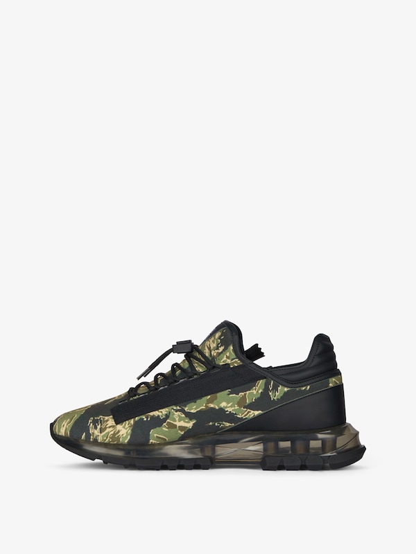Givenchy Spectre sneakers in camo print En línea