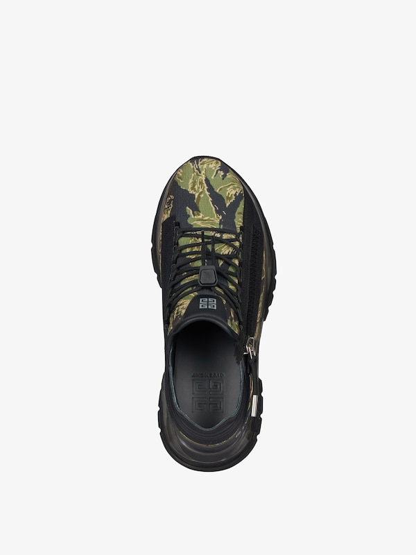 Givenchy Spectre sneakers in camo print En línea