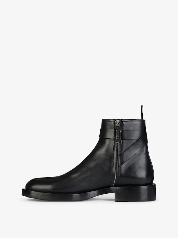 Givenchy Lock ankle boots in leather Liquidación