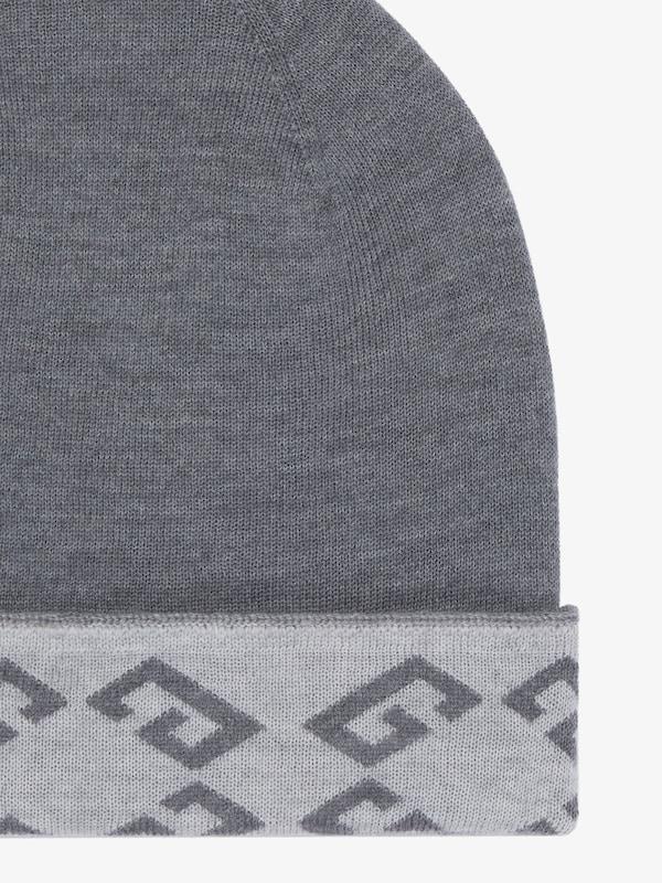 Givenchy GIVENCHY monogram 72 double sided beanie in wool En oferta