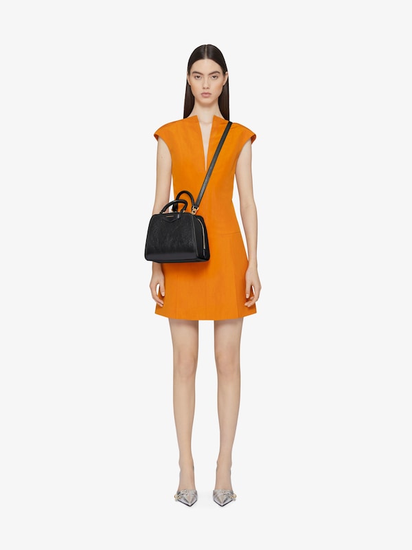 Givenchy Mini Antigona Cube bag in leather Últimos 2 días